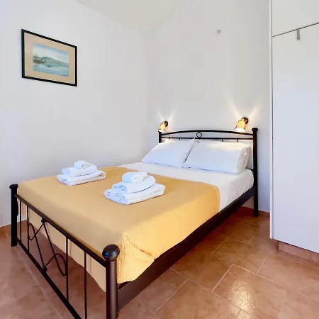 Holiday home Kostoula Mini House Karavomylos