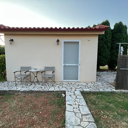 Kostoula Mini House *